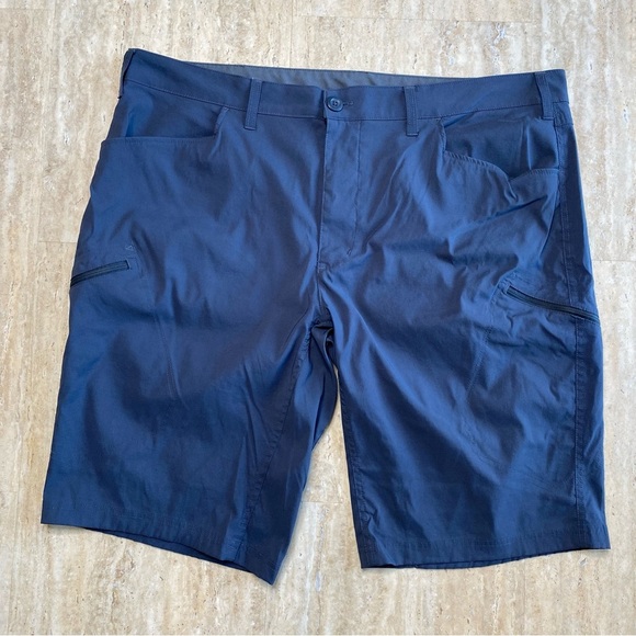 Eddie Bauer Shorts Mens 42  Outdoor Stretch 12" Inseam 6 Pocket Gorpcore Dk Gray - Picture 1 of 7